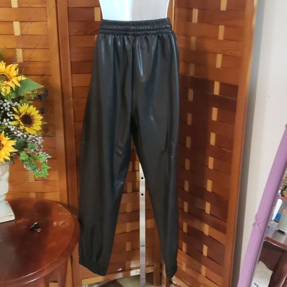 Woman pleather jogger style pants - Picture 5 of 9